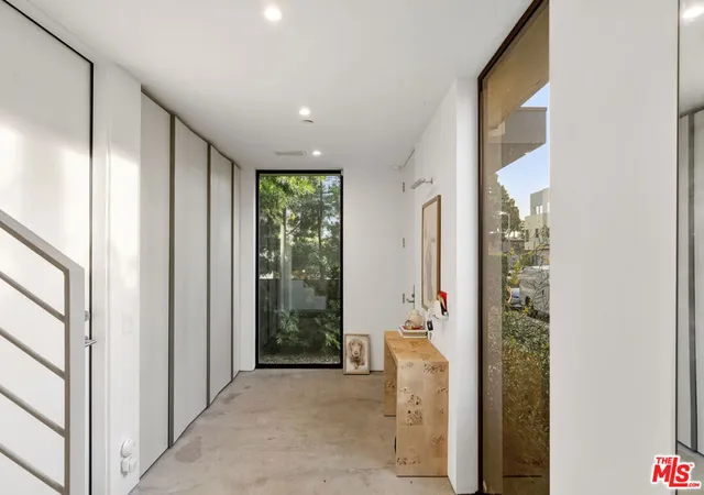 3rd image of 1704 Granville Ave, Los Angeles, CA 90025 | MLS# 26837637
