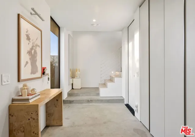 4th image of 1704 Granville Ave, Los Angeles, CA 90025 | MLS# 26837637