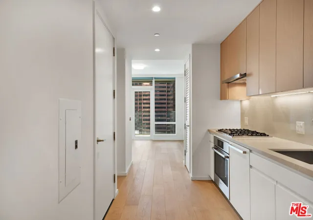 Photo 3 of Condo for sale at 877 Francisco St #623, Los Angeles, CA 90017 | MLS# 26836465 | Listing updated on 2026-09-20