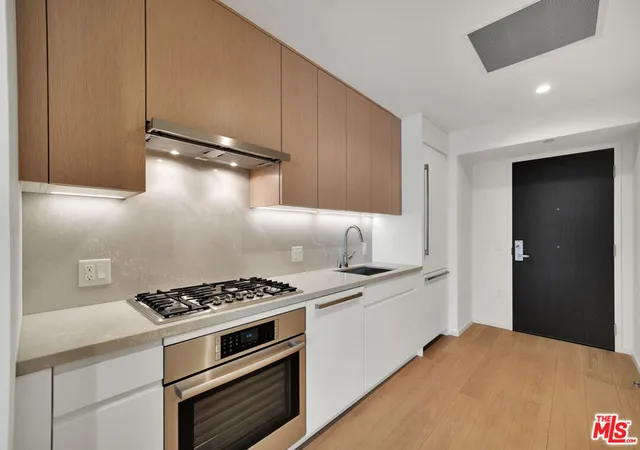 Photo 3 of Condo for sale at 877 Francisco St #623, Los Angeles, CA 90017 | MLS# 26836465 | Listing updated on 2026-09-20