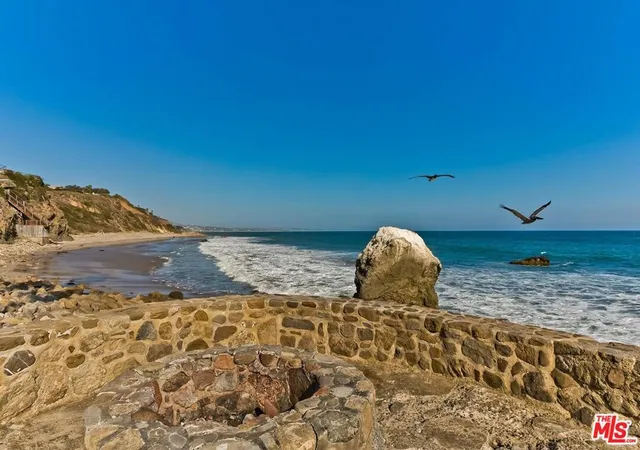 Homes for sale in Malibu, CA | 33002 Pacific Coast Hwy, Malibu, CA 90265 | MLS# 26837683