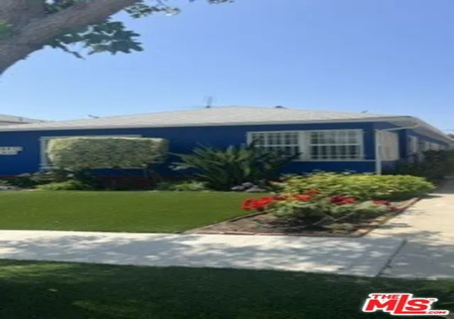 Photo 3 of Multi family home for sale at 6213 S Fairfax Ave, Los Angeles, CA 90056 | MLS# 26828573 | Listing updated on 2026-09-30