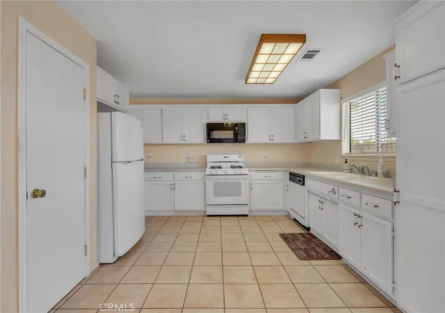 5th image of 21693 Wren, Apple Valley, CA 92308 | MLS# HD26111844