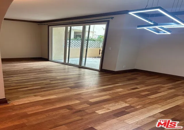 3rd image of 14569 Benefit St #102, Sherman Oaks, CA 91403 | MLS# 26837801