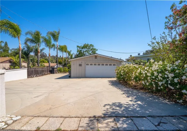 Photo 3 of Sale Pending at 1611 Hillcrest, Fallbrook, CA 92028 | MLS# SW26109297 | Listing updated on 2026-10-06