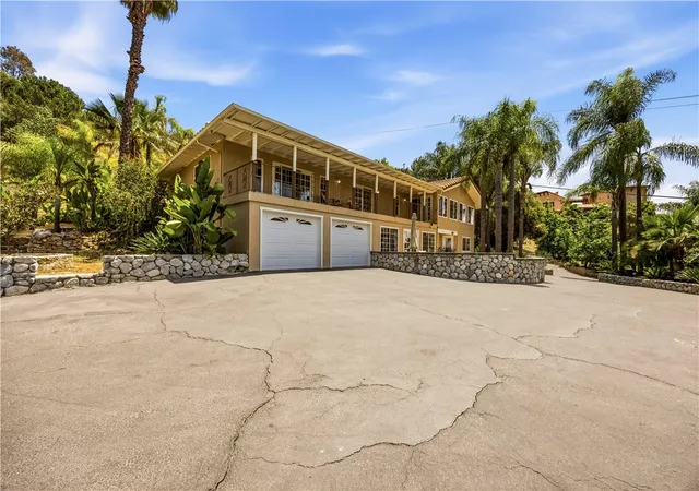 Photo 4 of Single family home for sale at 1485 Via Ladera, Fallbrook, CA 92028 | MLS# SW26112176 | Listing updated on 2026-09-24