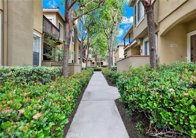 Photo 2 of Condo for sale at 154 Gallery, Tustin, CA 92782 | MLS# OC26112218 | Listing updated on 2026-09-20