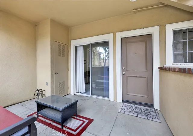 Photo 3 of Condo for sale at 154 Gallery, Tustin, CA 92782 | MLS# OC26112218 | Listing updated on 2026-09-20