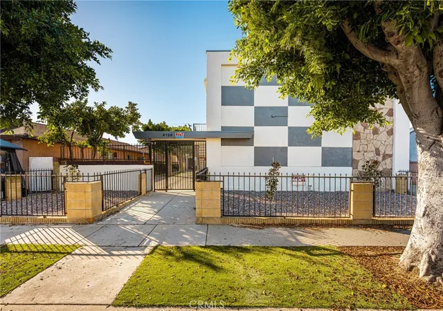 Photo 3 of Multi family home for sale at 6725 Perry Rd, Bell Gardens, CA 90201 | MLS# RS26085546 | Listing updated on 2026-05-23
