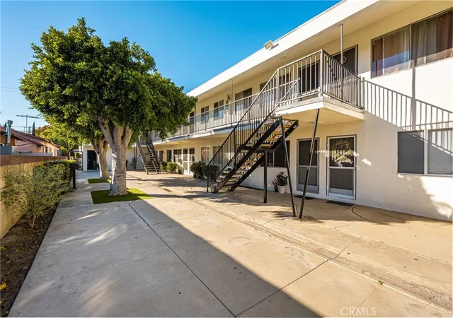Listing Photo 5 - Condo for sale in building located at 6725 Perry Rd, Bell Gardens, CA 90201