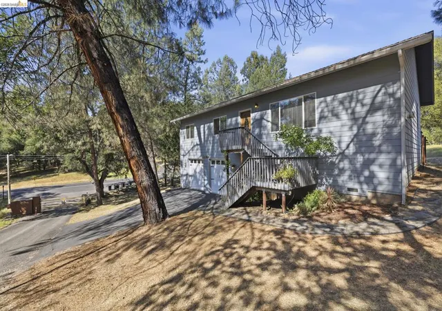 Photo 3 of Single family home for sale at 20686 Crst Pine Easement, Groveland, CA 95321 | MLS# 41135787 | Listing updated on 2026-10-03