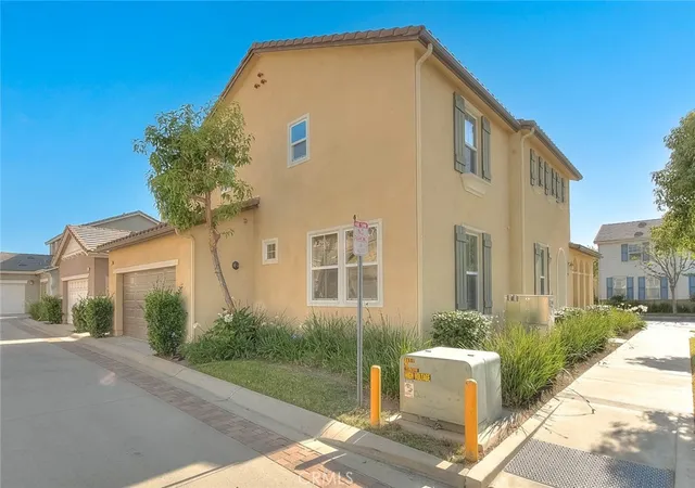 Photo 2 of Single family home for sale at 906 N Woodbine, Azusa, CA 91702 | MLS# WS26112029 | Listing updated on 2026-09-23