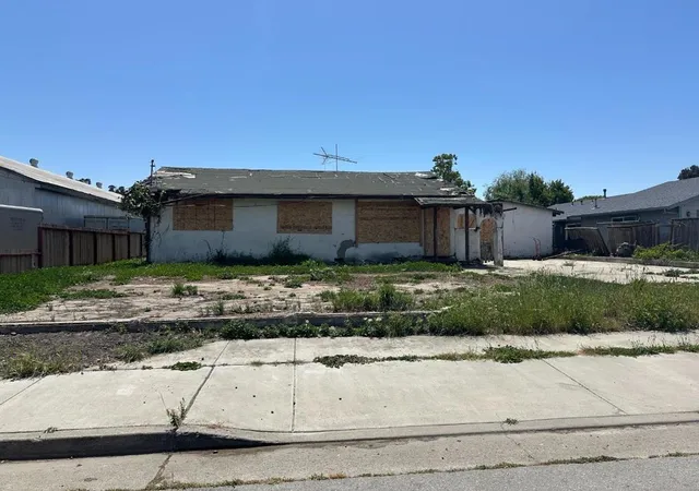 1st image of 699 4th St, San Juan Bautista, CA 95045 | MLS# ML82048344