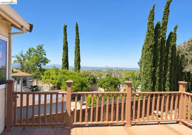 Photo 3 of Single family home for sale at 10 Live Oak, Pittsburg, CA 94565 | MLS# 41135816 | Listing updated on 2026-09-16
