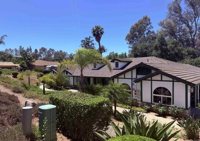 3rd image of 524 Rosvall Dr Dr, Fallbrook, CA 92028 | MLS# PTP2603969