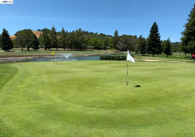 2nd image of 2201 Pine Knl Dr, Walnut Creek, CA 94595
