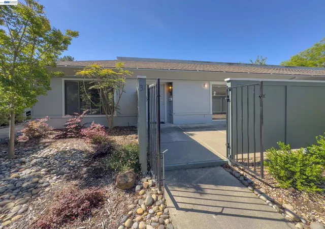 2nd image of 2201 Pine Knoll Dr #3, Walnut Creek, CA 94595 | MLS# 41135847