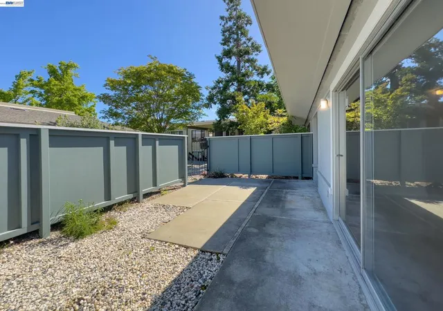 3rd image of 2201 Pine Knl Dr, Walnut Creek, CA 94595