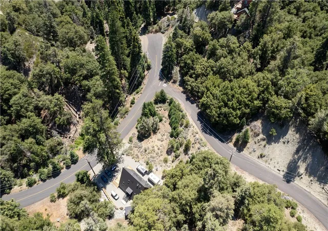 2nd image of 1213 Bernina Dr, Frazier Park, CA 93222 | MLS# SR26112648