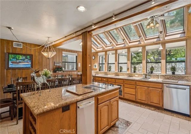 Photo 3 of Single family home for sale at 1369 Yellowstone, Lake Arrowhead, CA 92352 | MLS# IG26112530 | Listing updated on 2026-10-06