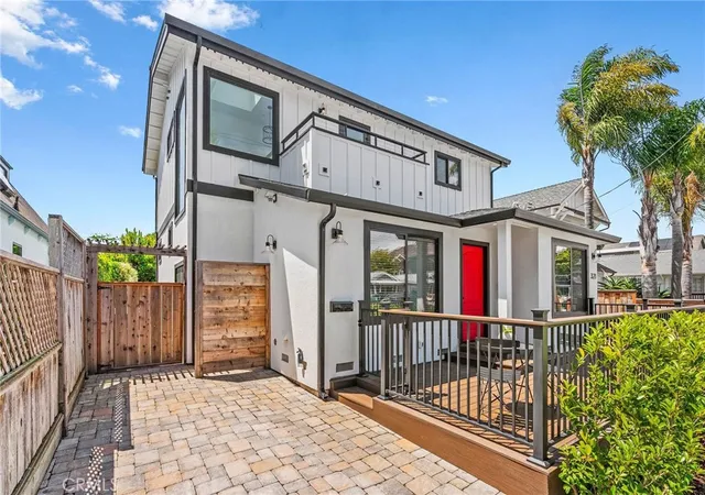 Photo 3 of Sale Pending at 321 9th Avenue, Santa Cruz, CA 95062 | MLS# FR26112700 | Listing updated on 2026-06-14
