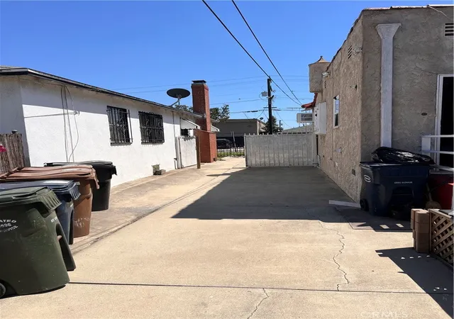 Listing Photo 2 - Condo for sale in building located at 1739 W 1741 105th St, Los Angeles, CA 90047 - Unit #