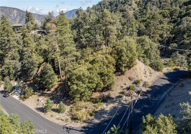 2nd image of 1216 Banff Dr, Frazier Park, CA 93222 | MLS# SR26112736