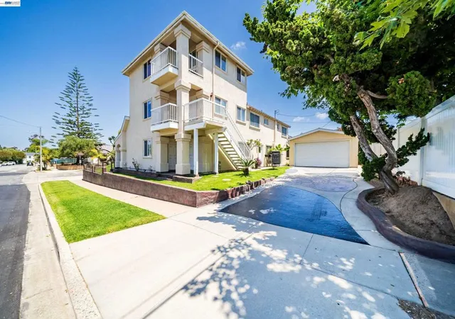Homes for sale in Newport Beach, CA | 1622 Pegasus St, Newport Beach, CA 92660 | MLS# 41135880