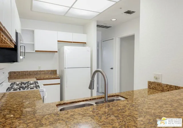 Homes for sale in Palm Springs, CA | 2601 S Broadmoor Dr #22, Palm Springs, CA 92264 | MLS# 26835129PS