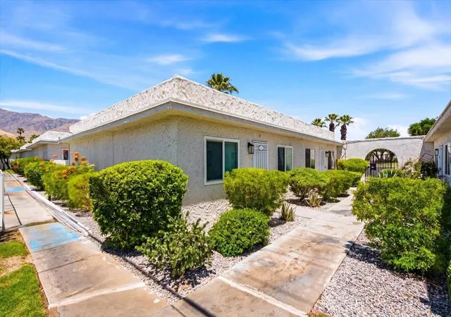 Photo 2 of Condo for sale at 835 E Vista Chino #4, Palm Springs, CA 92262 | MLS# 219148325DA | Listing updated on 2026-10-06