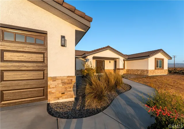 3rd image of 16925 Nanticoke, Apple Valley, CA 92307 | MLS# HD26112525