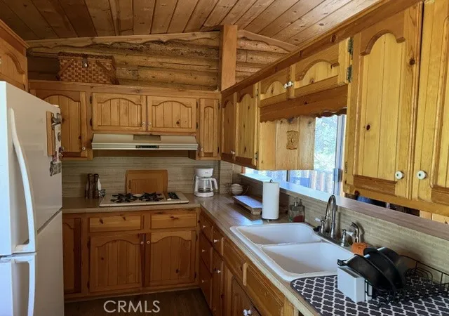 Photo 4 of Single family home for sale at 33285 Angeles, Green Valley Lake, CA 92341 | MLS# IV26112903 | Listing updated on 2026-05-26
