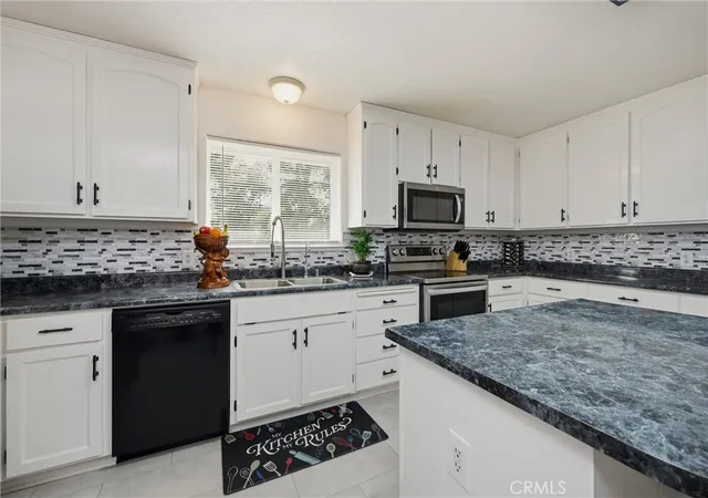 Photo 2 of Single family home for sale at 18685 Oak Grv, Hidden Valley Lake, CA 95467 | MLS# LC26108355 | Listing updated on 2026-09-25