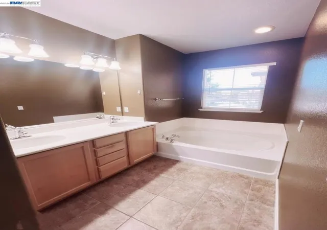 4th image of 20 S Hidalgo St, Tracy, CA 95391 | MLS# 41135897