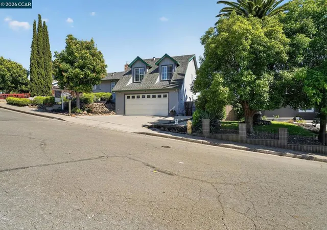 Photo 3 of Sale Pending at 550 Lori Dr, Benicia, CA 94510 | MLS# 41135918 | Listing updated on 2026-07-07