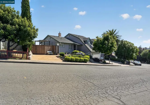 Photo 4 of Sale Pending at 550 Lori Dr, Benicia, CA 94510 | MLS# 41135918 | Listing updated on 2026-07-07