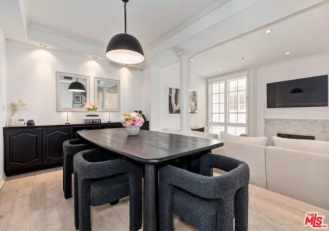 Listing Photo 4 - Condo for sale in building located at 9001 Dayton Wy, Beverly Hills, CA 90211 - Unit #D