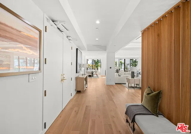 Listing Photo 4 - Condo for sale in building located at 10601 Wilshire Blvd, Los Angeles, CA 90024 - Unit #504