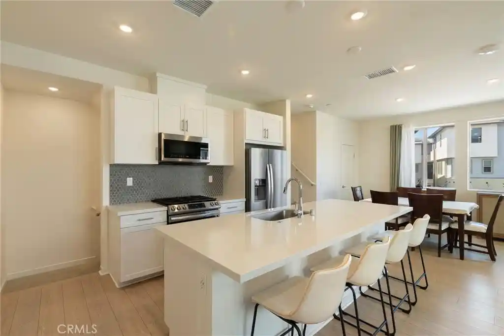 Listing Photo 2 - Condo for sale in 1562 Topeka Ave located at 1562 Topeka Ave, Placentia, CA 92870 - Unit 1562 Topeka Ave