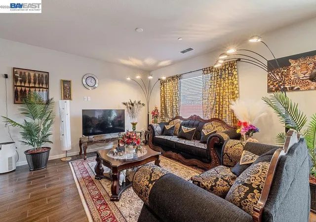 3rd image of 910 Fargo St, Stockton, CA 95204 | MLS# 41135937