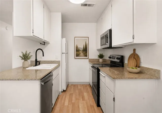 Listing Photo 4 - Condo for sale in building located at 2055 Amanda Wy, Chico, CA 95928 - Unit #44