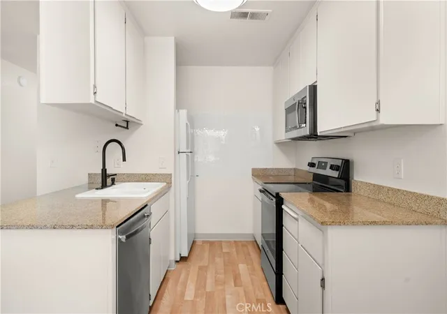 Listing Photo 5 - Condo for sale in building located at 2055 Amanda Wy, Chico, CA 95928 - Unit #44