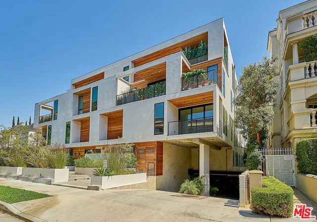 Listing Photo 2 - Condo for sale in building located at 132 N Swall Dr, Los Angeles, CA 90048 - Unit #301