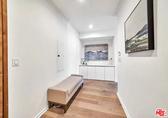 Listing Photo 5 - Condo for sale in building located at 132 N Swall Dr, Los Angeles, CA 90048 - Unit #301