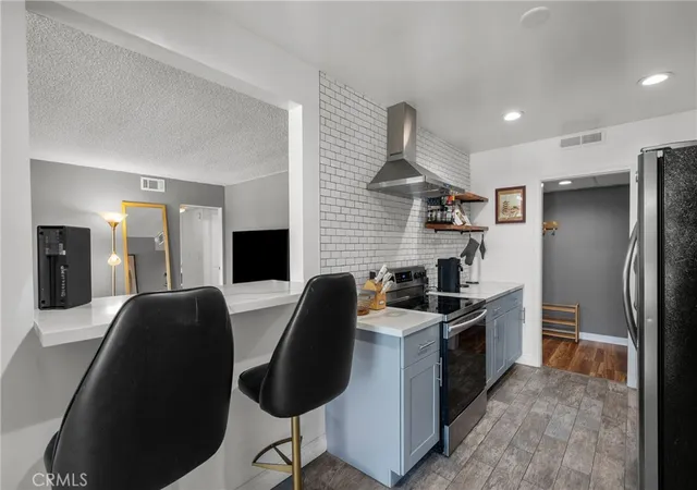 Photo 4 of Condo for sale at 5454 Zelzah Ave #309, Encino, CA 91316 | MLS# SR26113077 | Listing updated on 2026-09-03