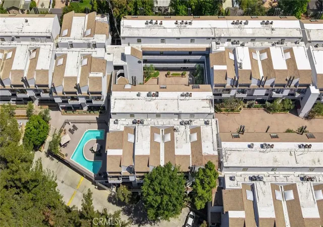 2nd image of 13331 Moorpark St #216, Sherman Oaks, CA 91423 | MLS# SR26109865