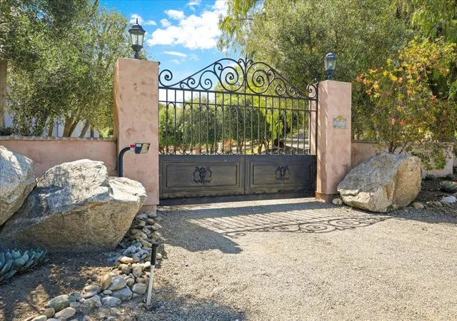 2nd image of 2727 Thomas Rd, Hollister, CA 95023 | MLS# ML82048518