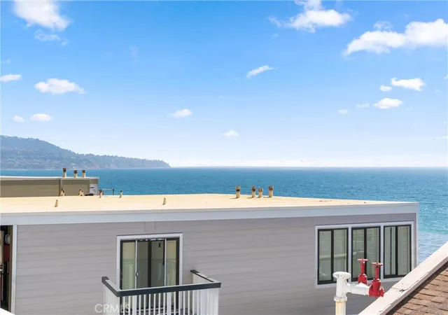 Listing Photo 4 - Condo for sale in building located at 615 Esplanade, Redondo Beach, CA 90277 - Unit #503