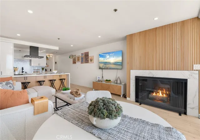 Listing Photo 5 - Condo for sale in building located at 615 Esplanade, Redondo Beach, CA 90277 - Unit #503