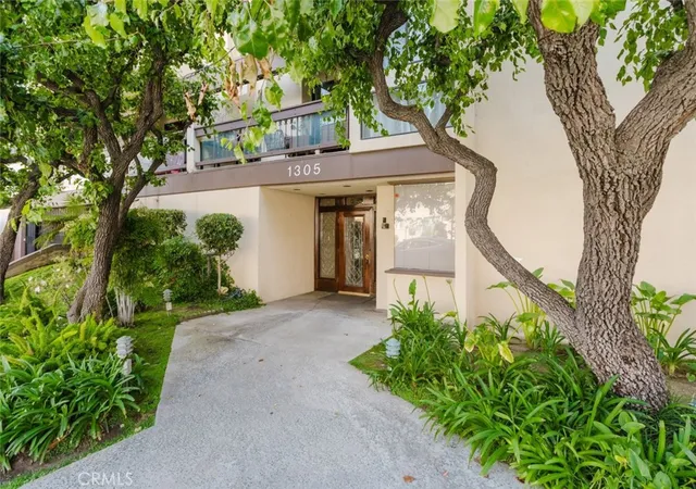 Homes for sale in Glendale, CA | 1305 N Columbus Ave #204, Glendale, CA 91202 | MLS# GD26113657
